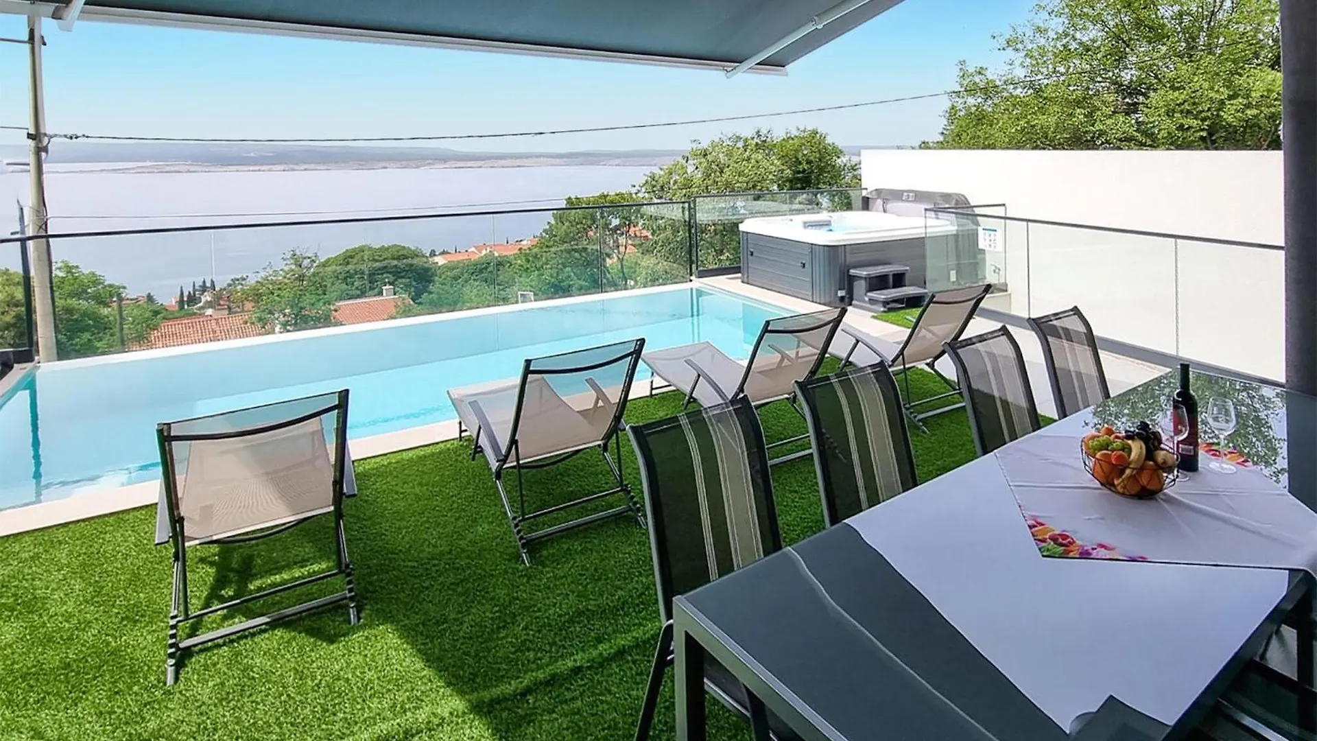 Beautiful Home In Dramalj With Jacuzzi
