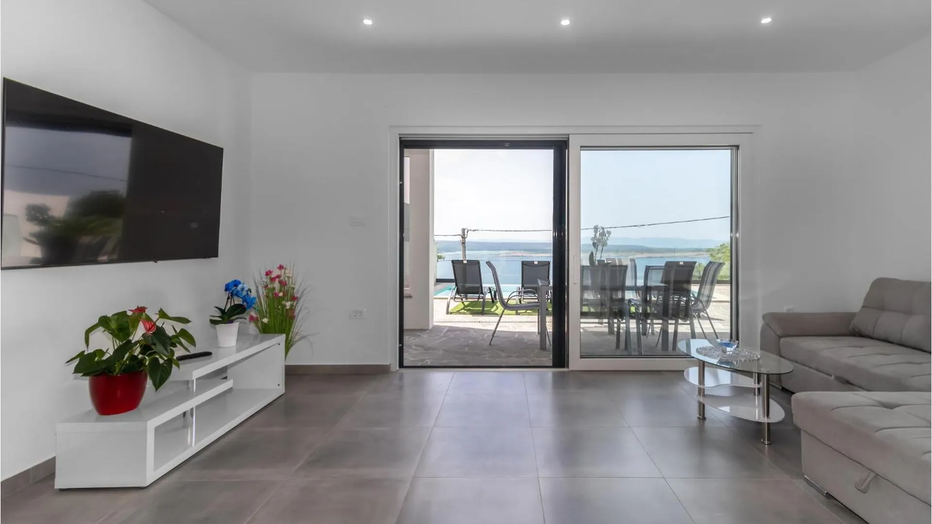 Beautiful Home In Dramalj With Jacuzzi Croatia