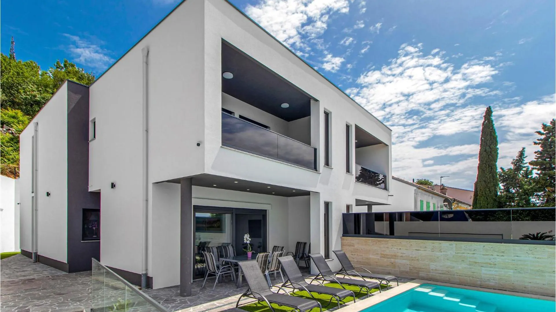 Beautiful Home In Dramalj With Jacuzzi