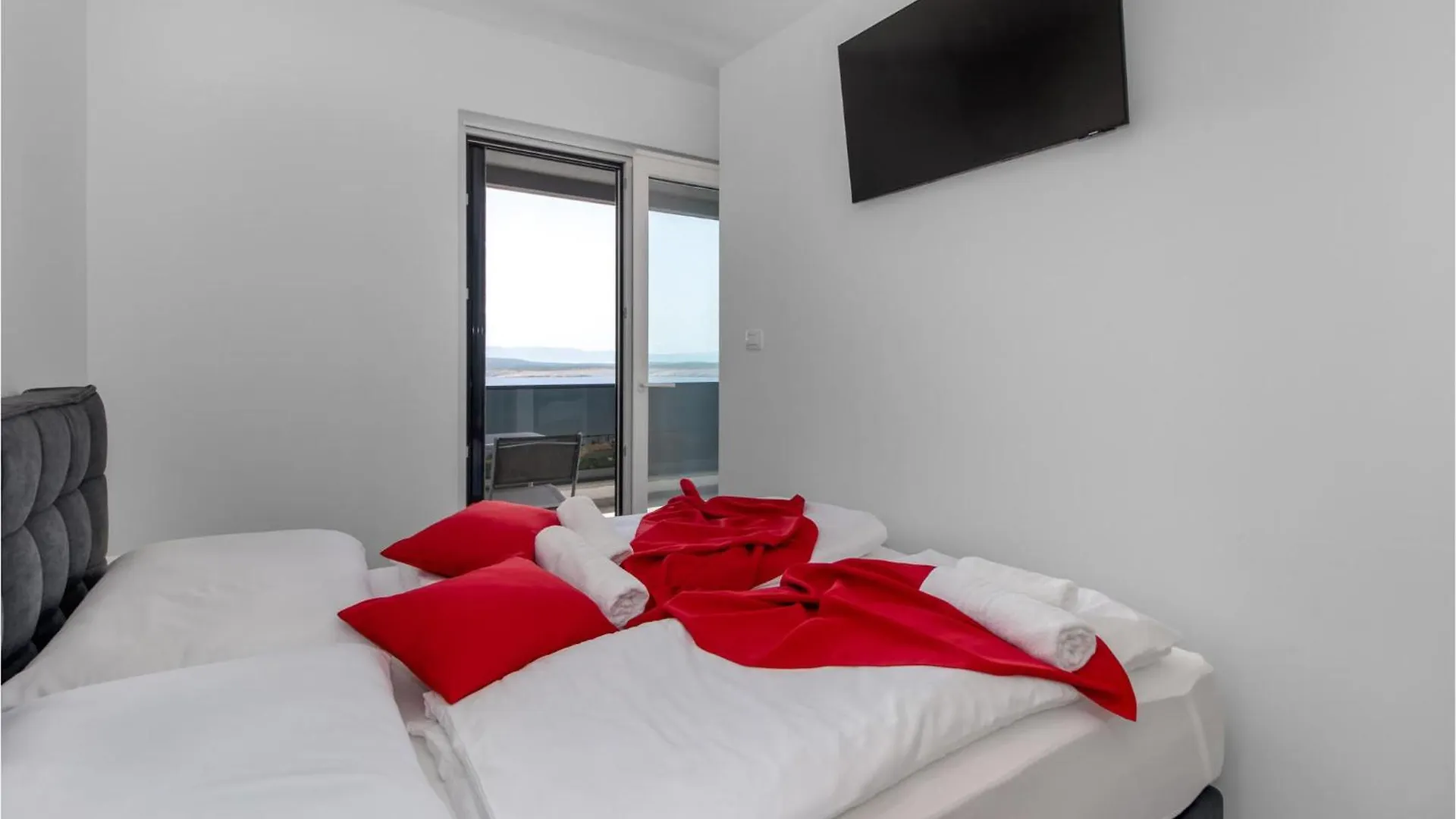 Beautiful Home In Dramalj With Jacuzzi